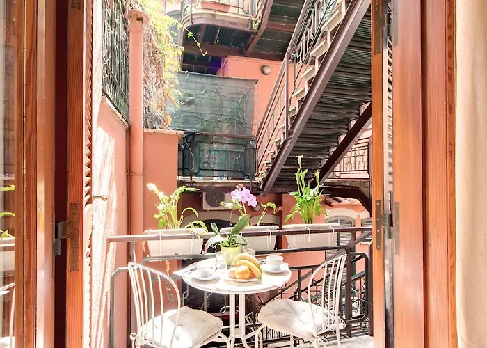 Apartment Elegant Behind The Colosseum Rome