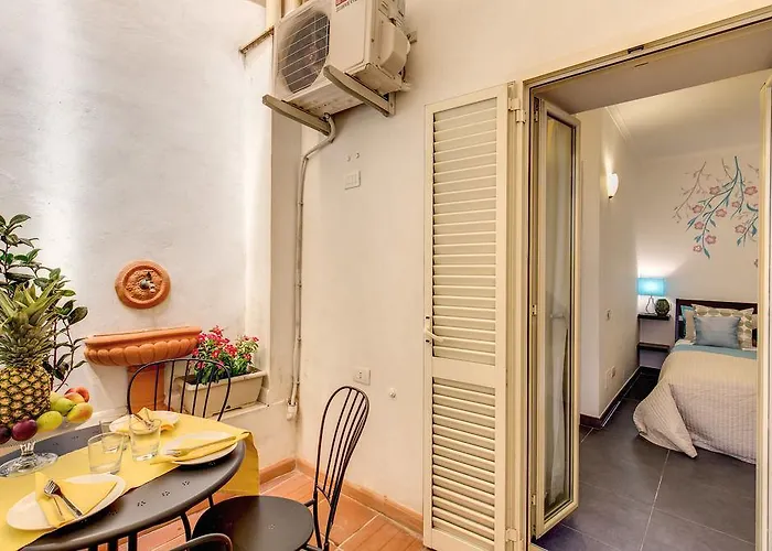 Elegant Behind The Colosseum Daire