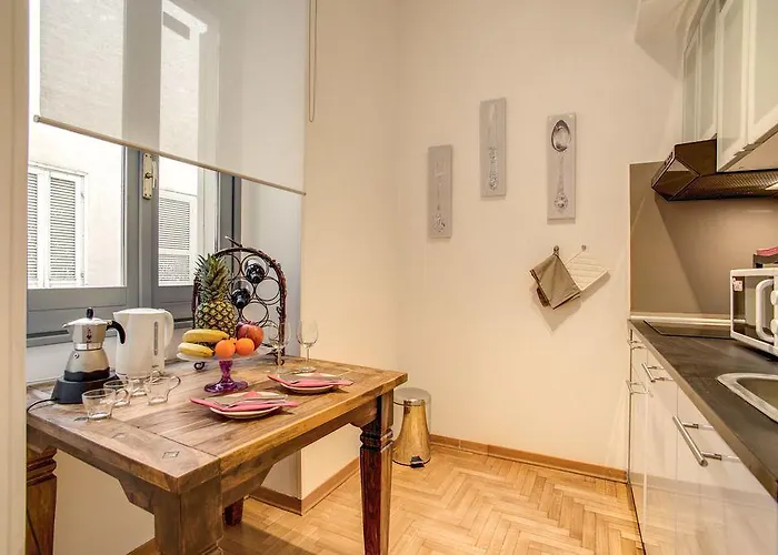 Elegant Behind The Colosseum Daire